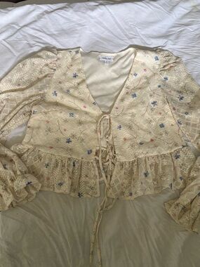 Floral Lace Tie-Front Peasant Top in Cream